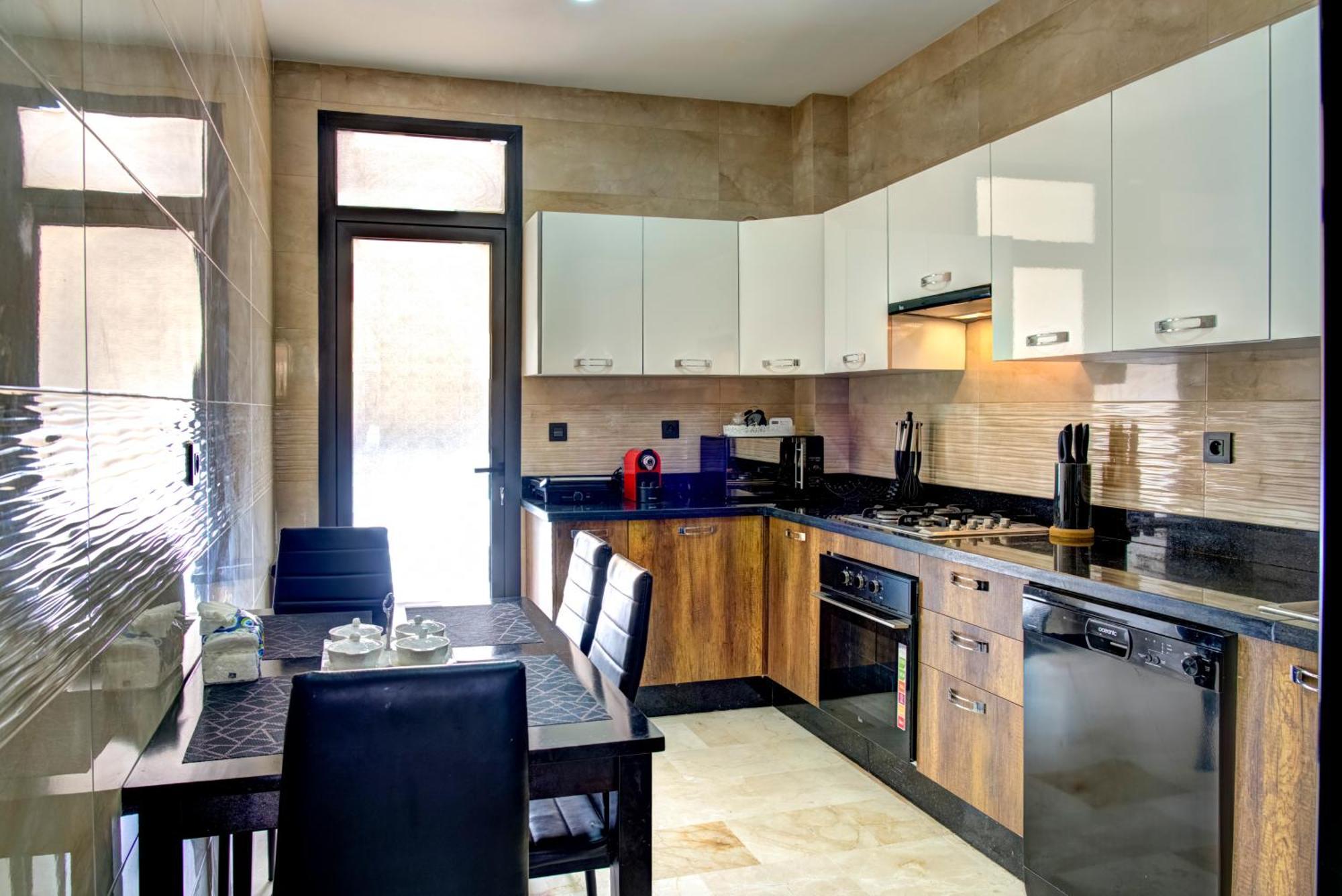 De Luxe Sur Bay Apartment