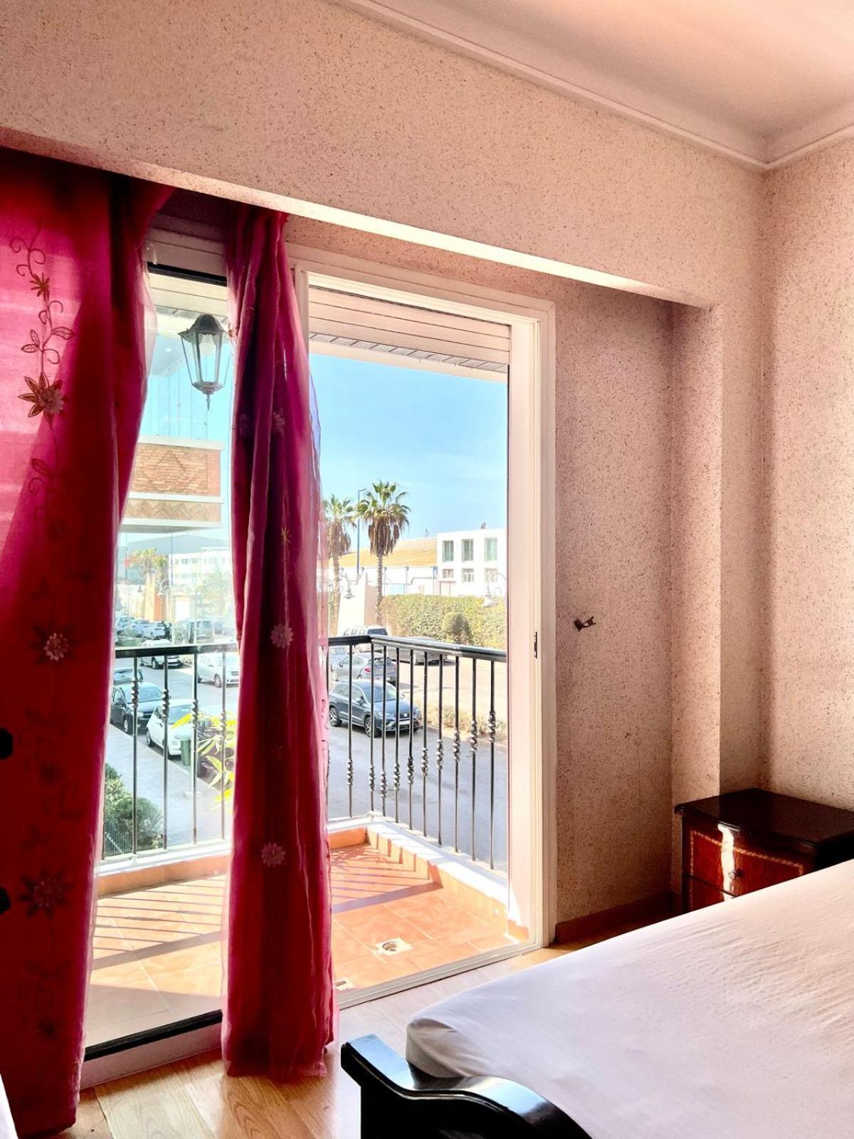 Quiet In Marina Apartment *