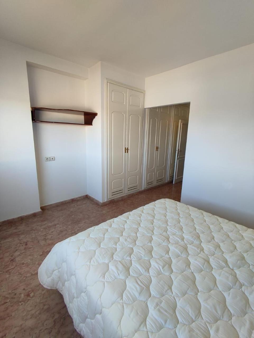 Borj-dlalate Center *
