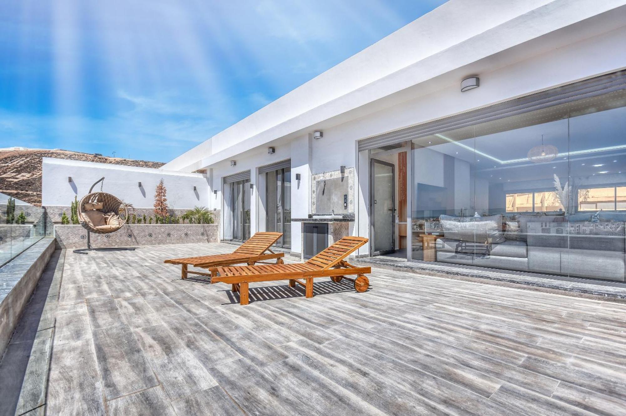 Luxury Seafront 6-7p