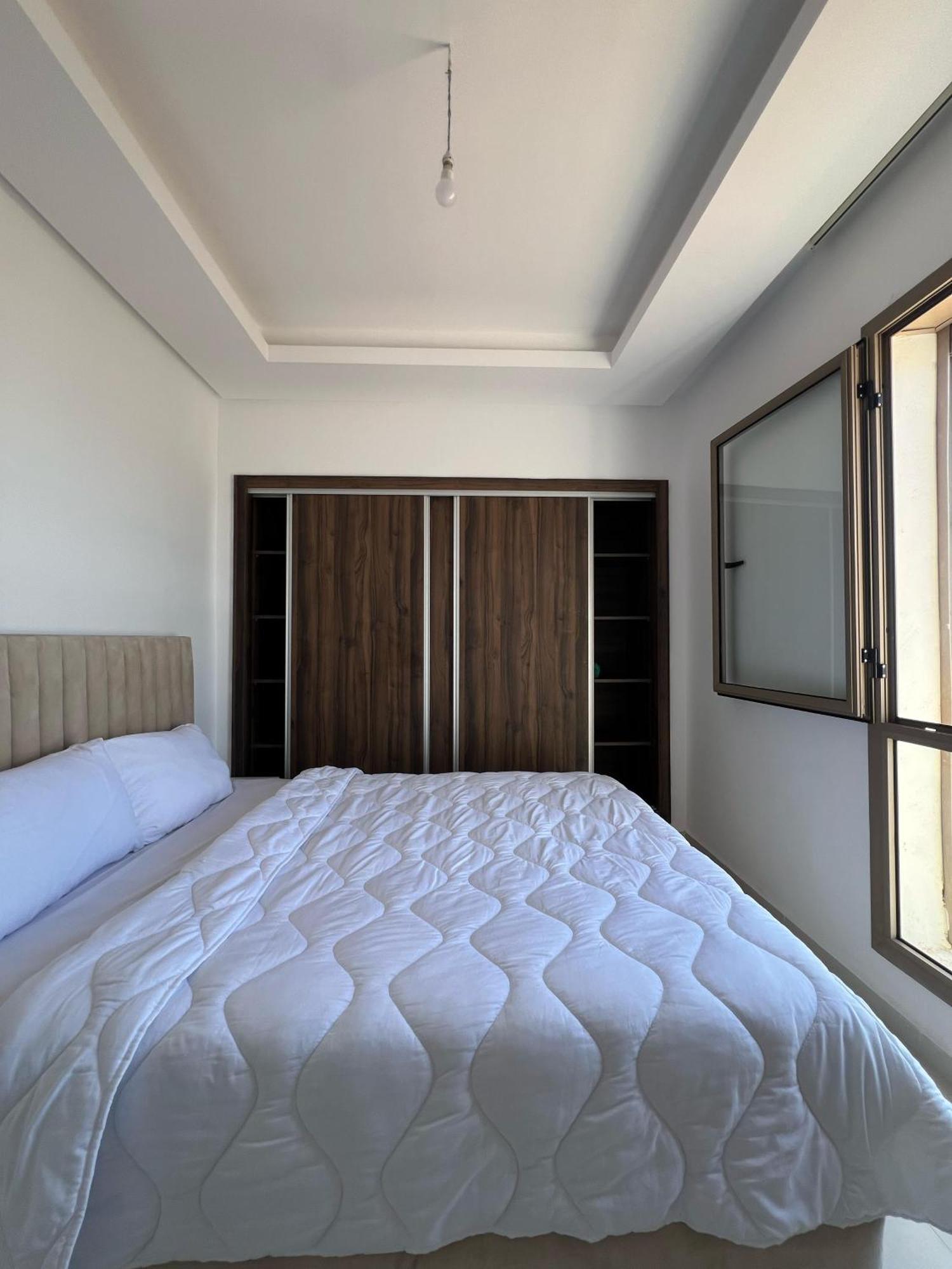 Apartment Facing The Sea