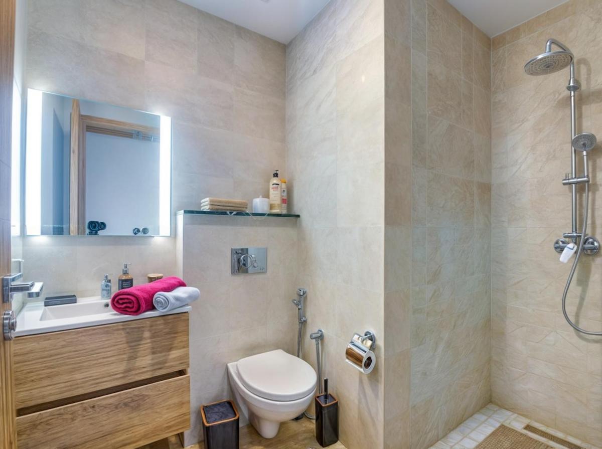 Cosy With Swimming Pool Apartment