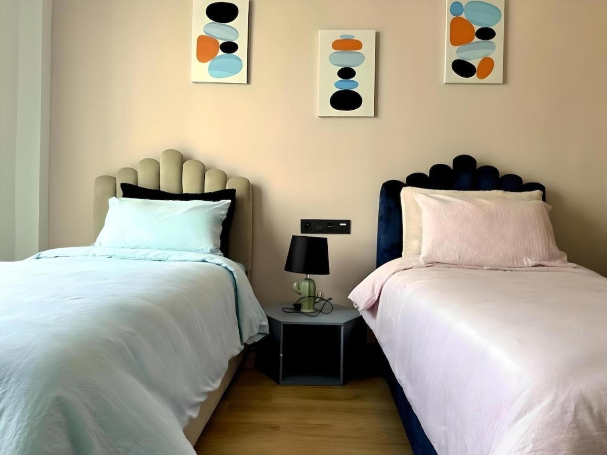 Cosy With Swimming Pool Apartment