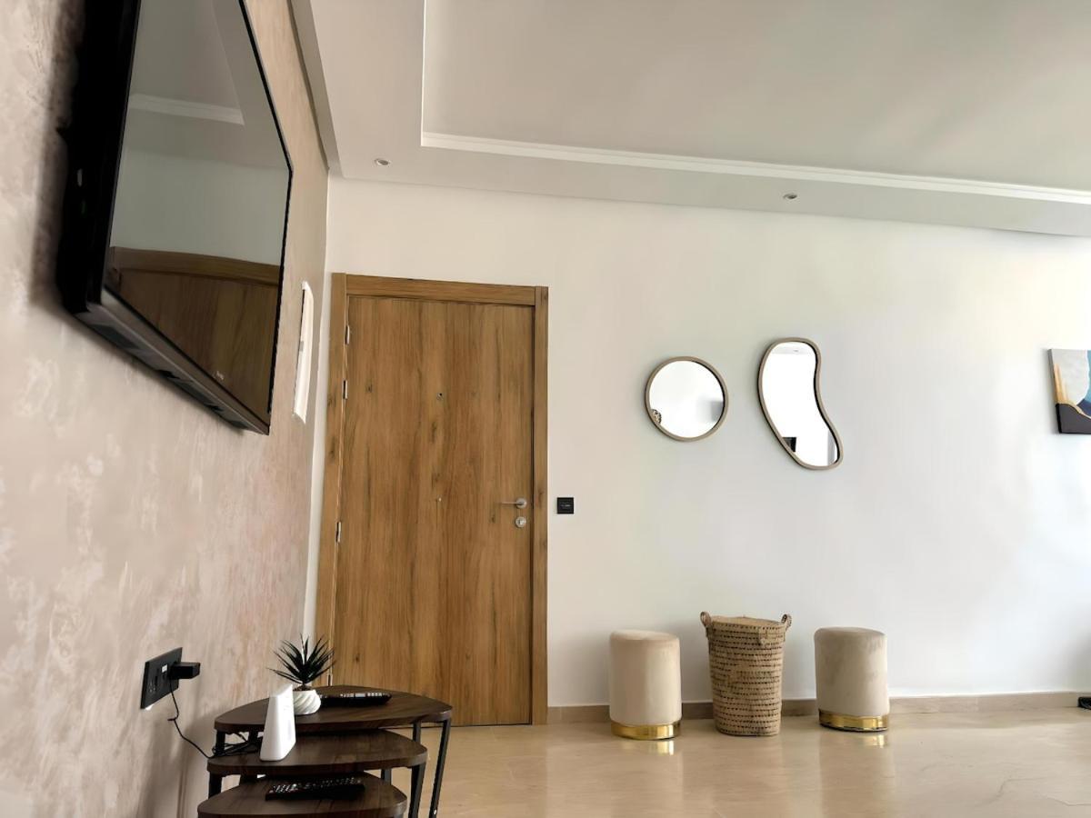 Cosy With Swimming Pool Apartment *