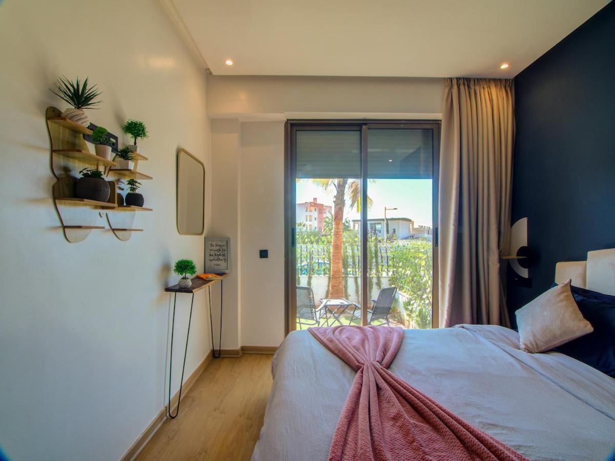 Cosy With Swimming Pool Apartment