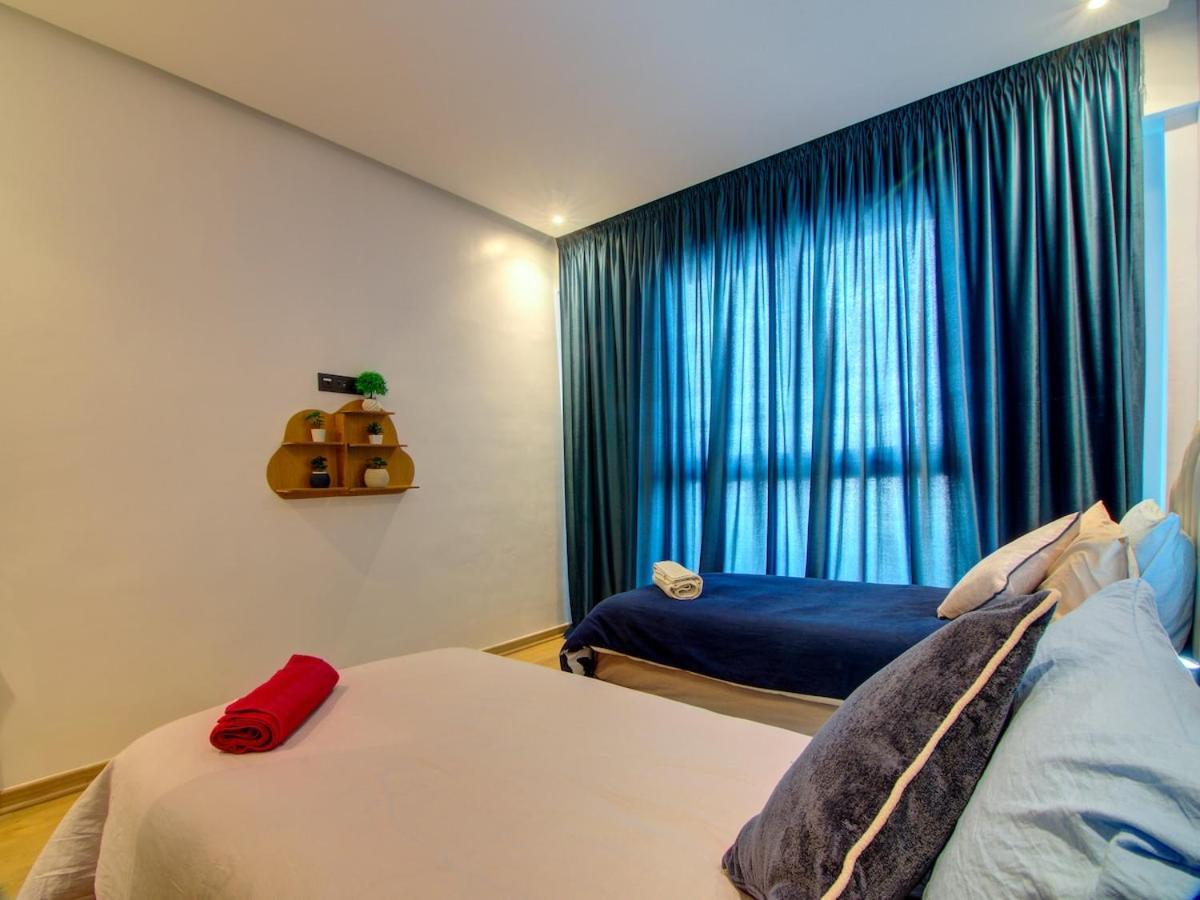 Cosy With Swimming Pool Apartment *