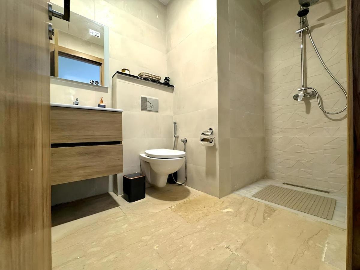 Cosy With Swimming Pool Apartment *