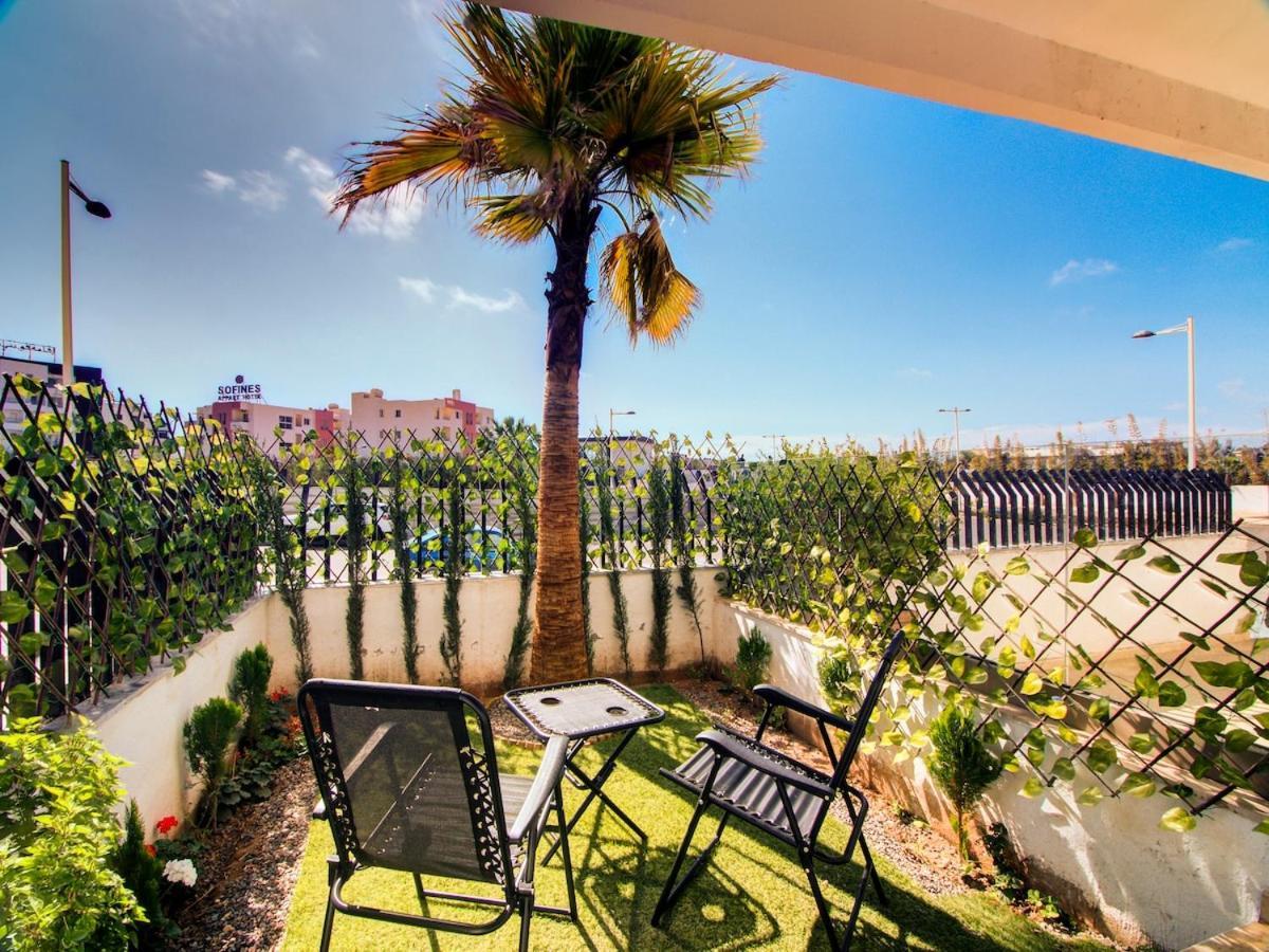 Cosy With Swimming Pool Apartment