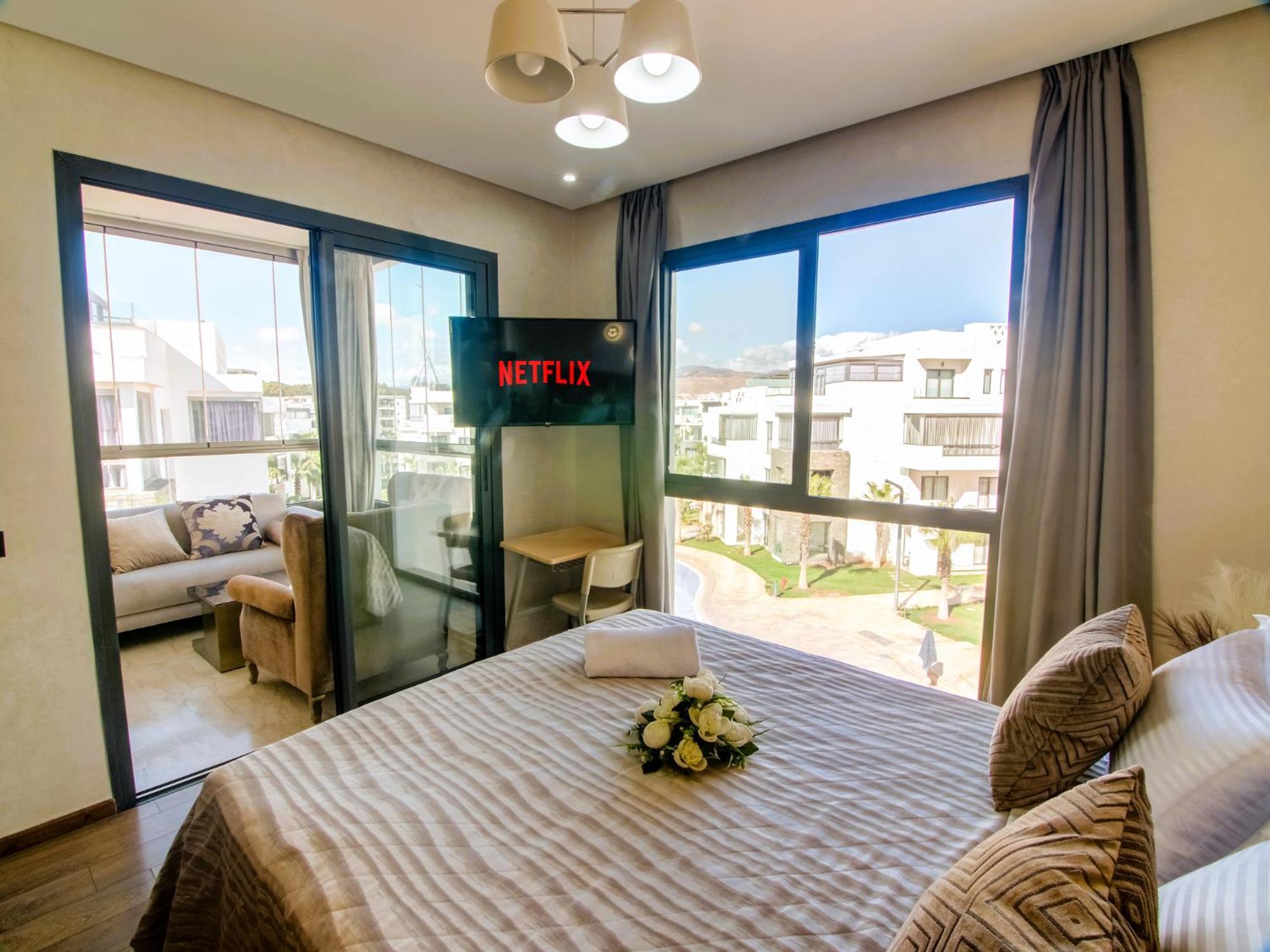 Luxury Vacation 10 Apartment