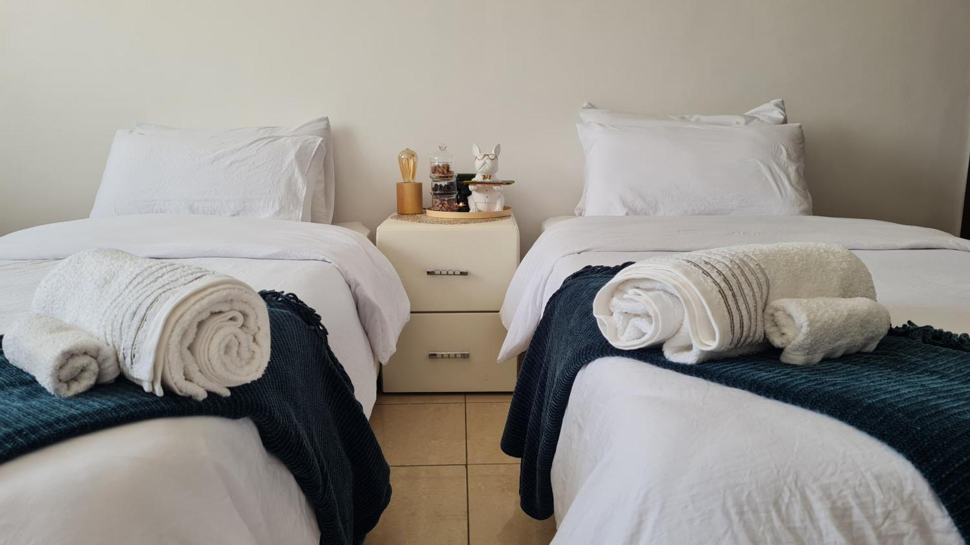 Homestay Private In A Shared With Pool *