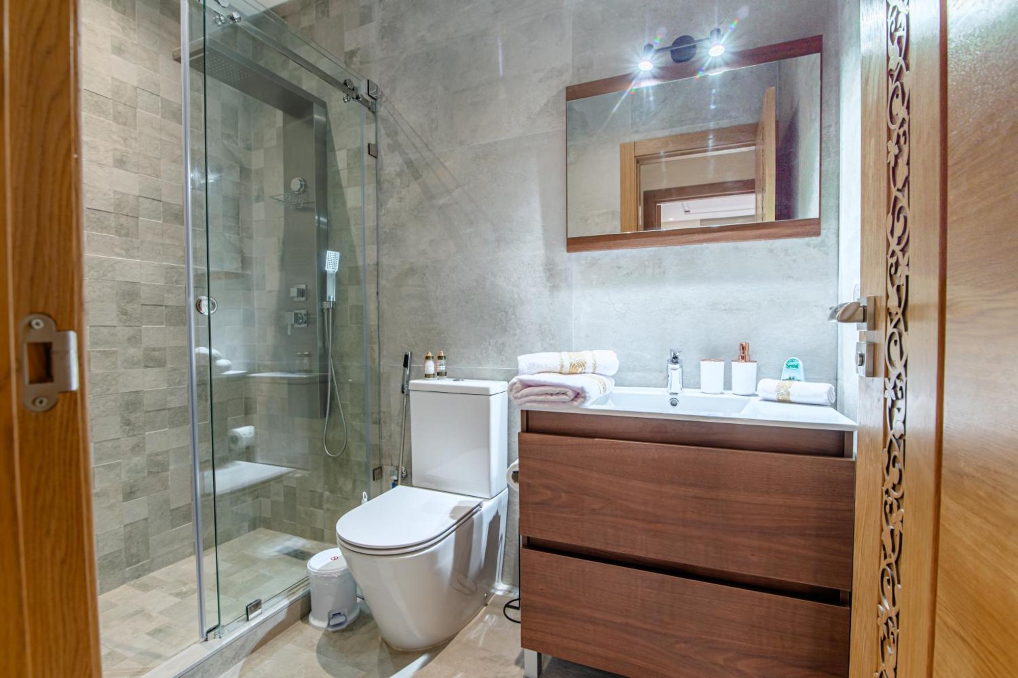 Luxury Seafront 102sqm With Wi-fi And Parking *