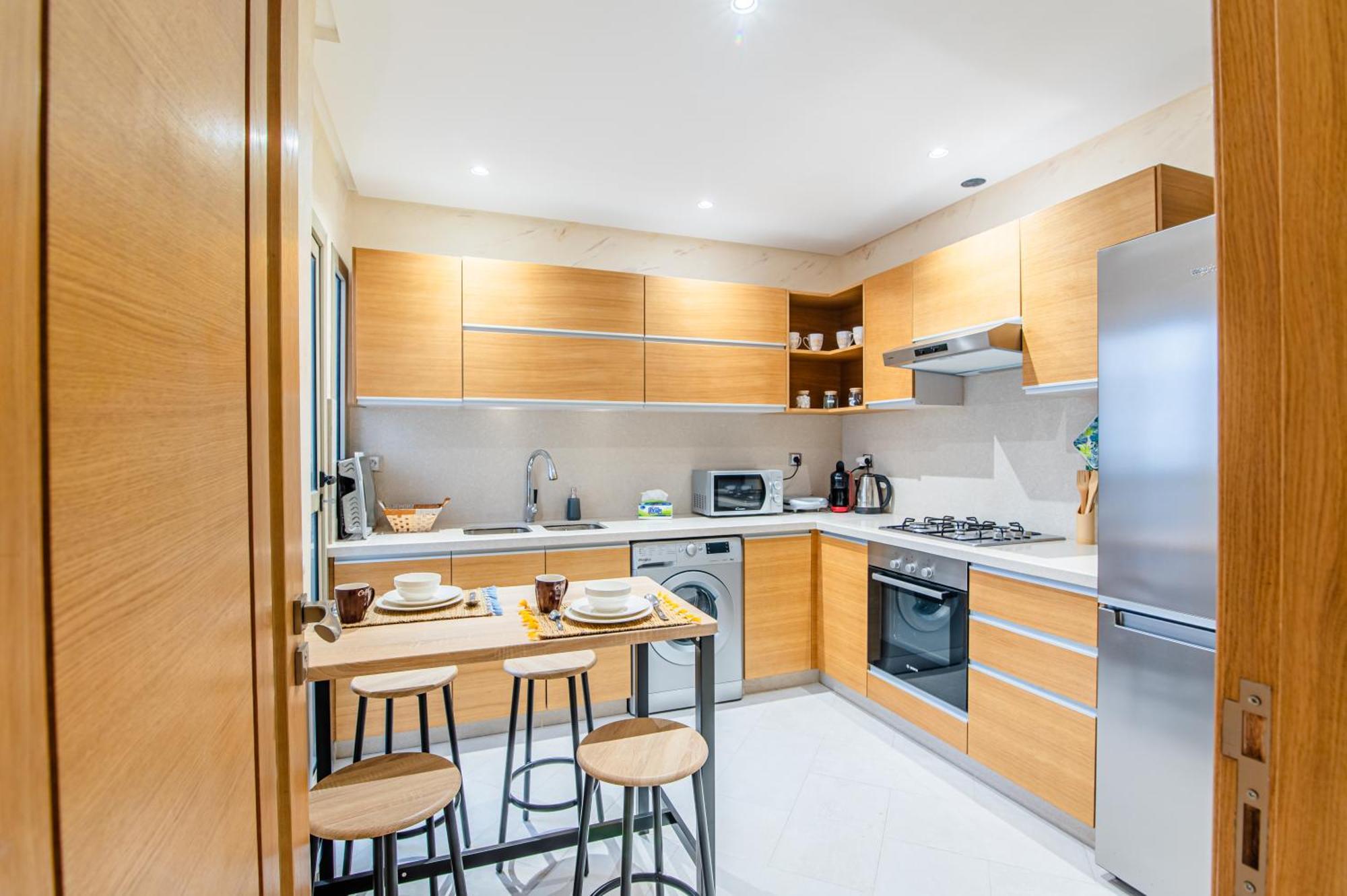 Luxury Seafront 102sqm With Wi-fi And Parking Apartment