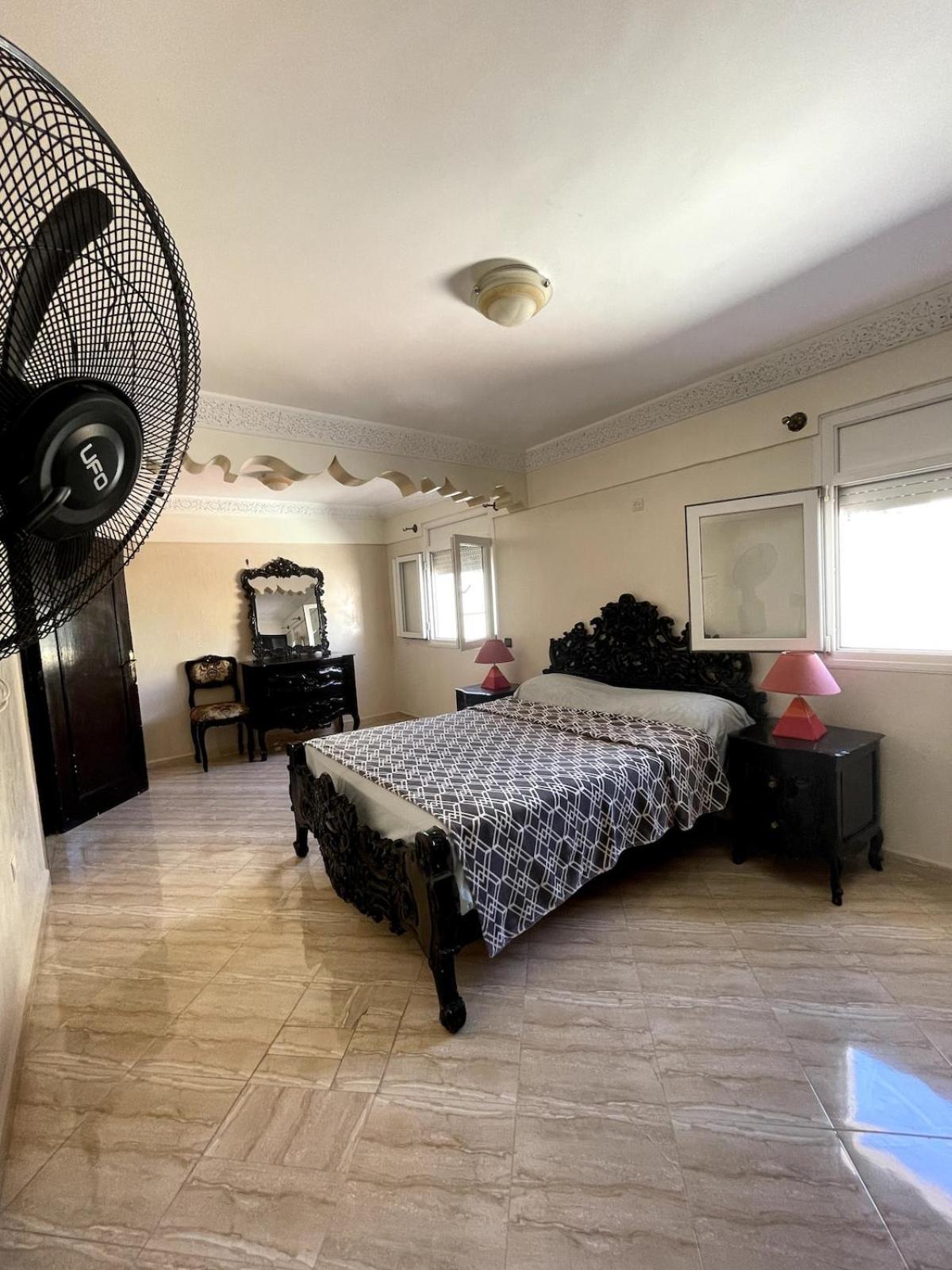Sunny House, Southern Charm *