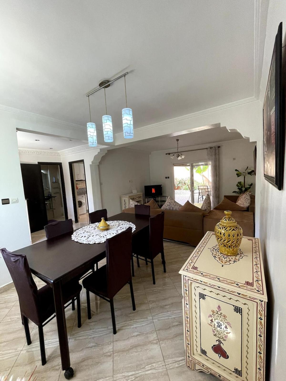Sunny House, Southern Charm Villa *