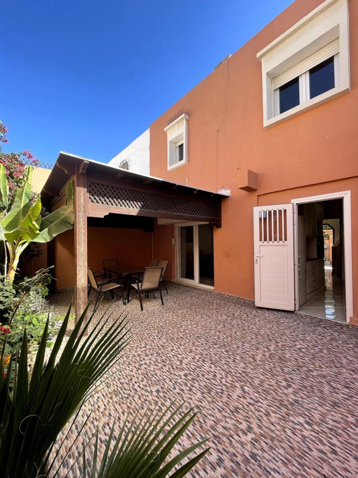 Sunny House, Southern Charm Villa *