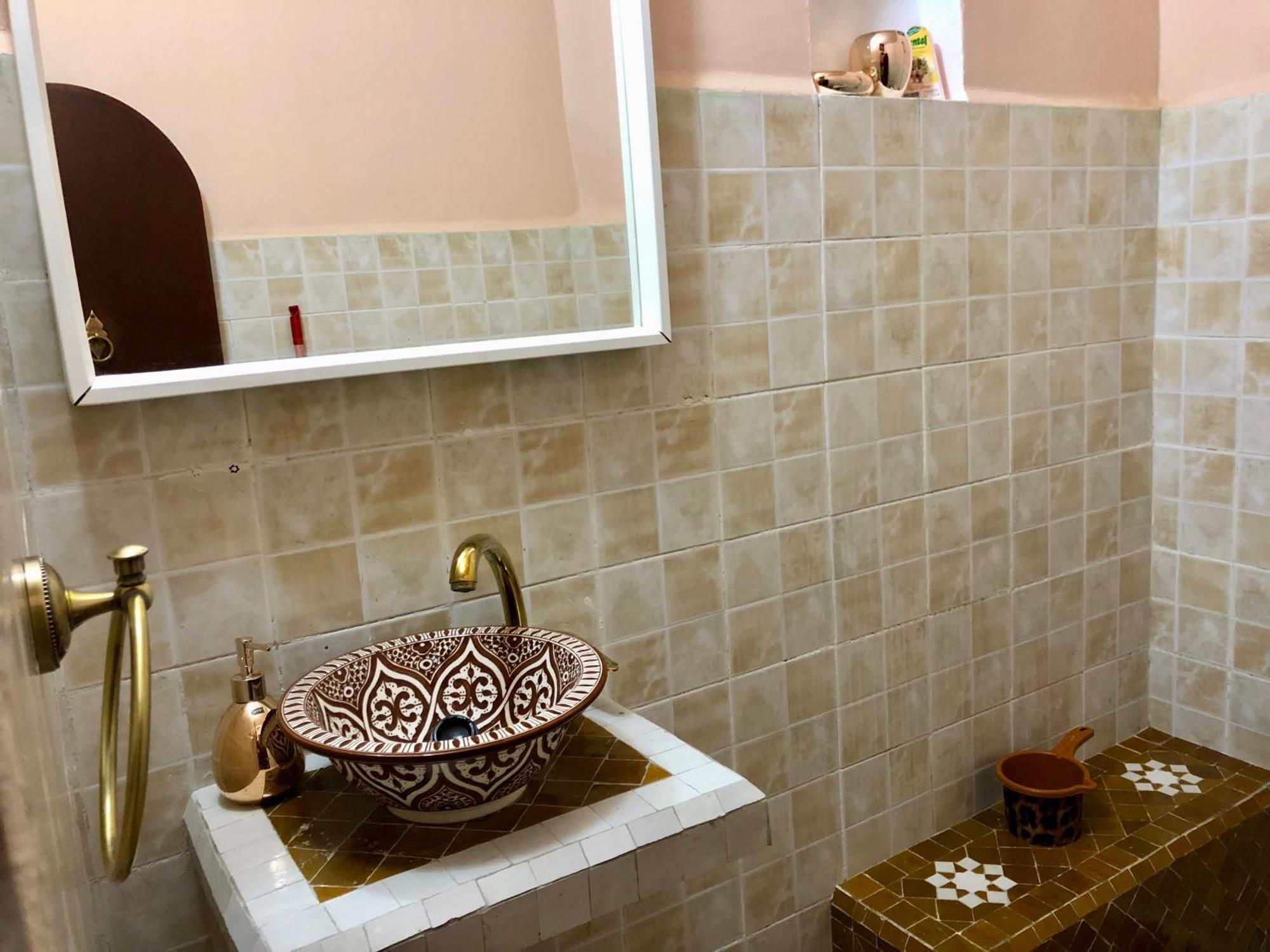 Traditionnel Et Tres Bien Situe - Wifi & Parking Apartment *