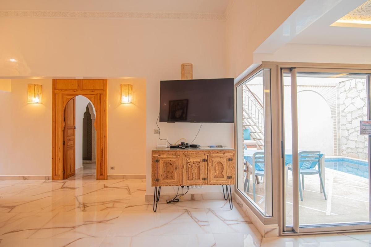 Villa Avec Piscine Chauffee A Seulement 10min De La ! *