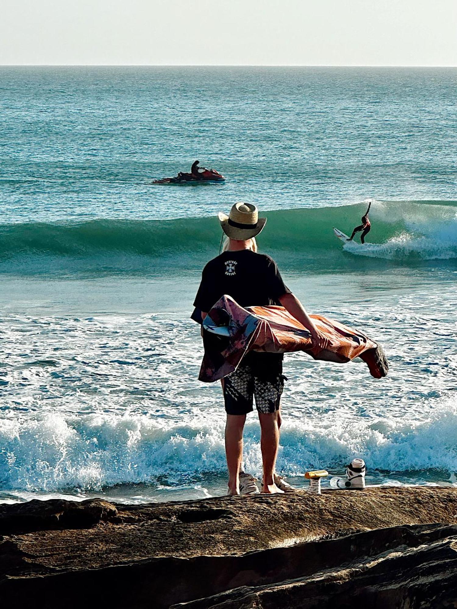 Tamount Surf House *