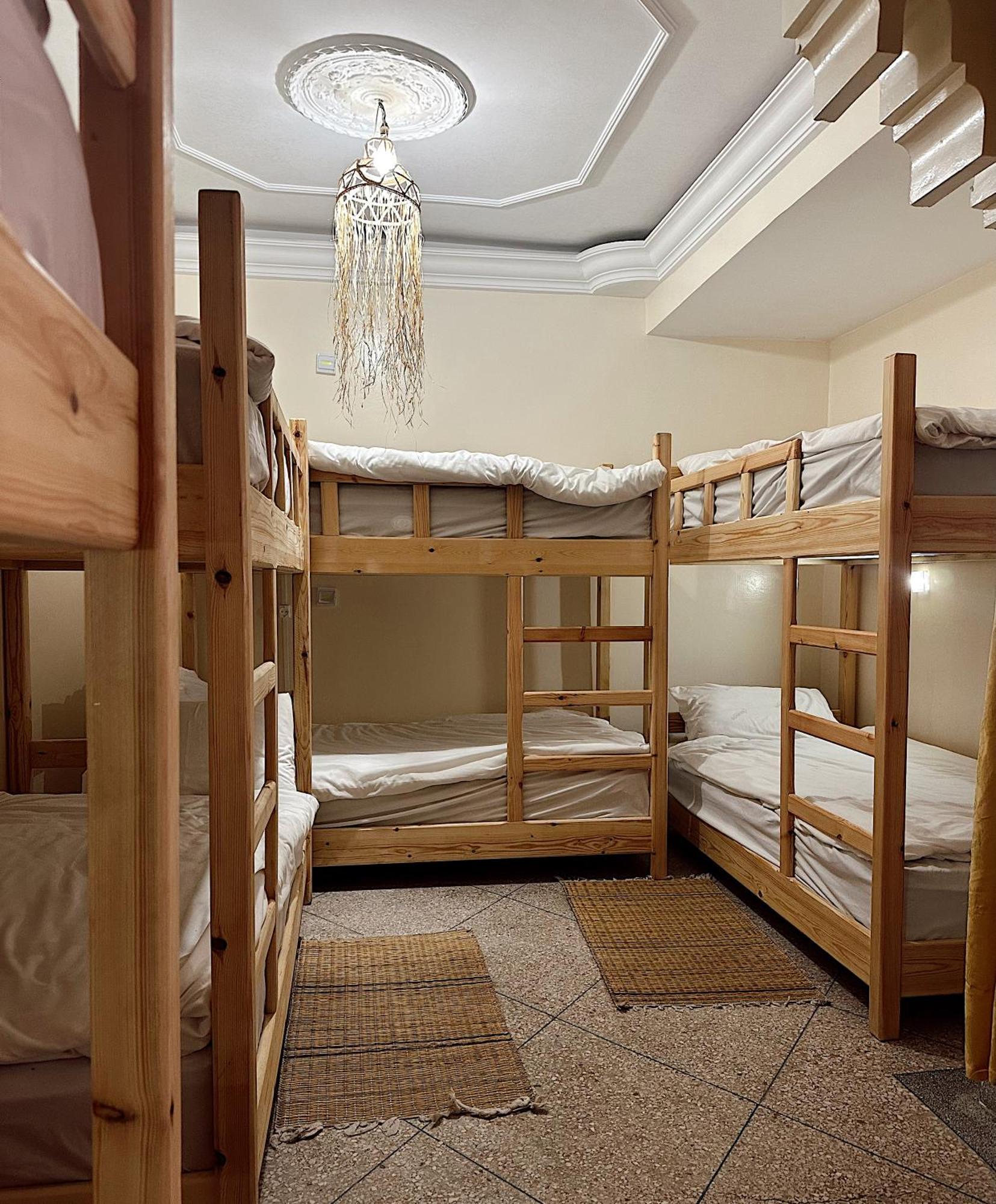 Tamount Surf House Hostel *