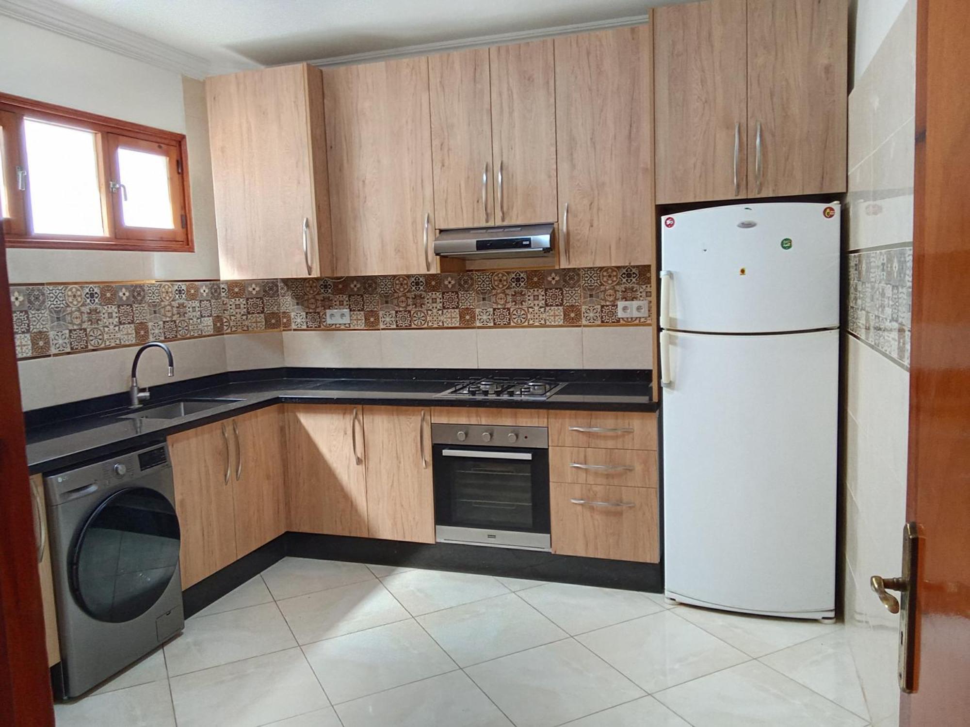 Spacieux Et Bien Desservi A Apartment