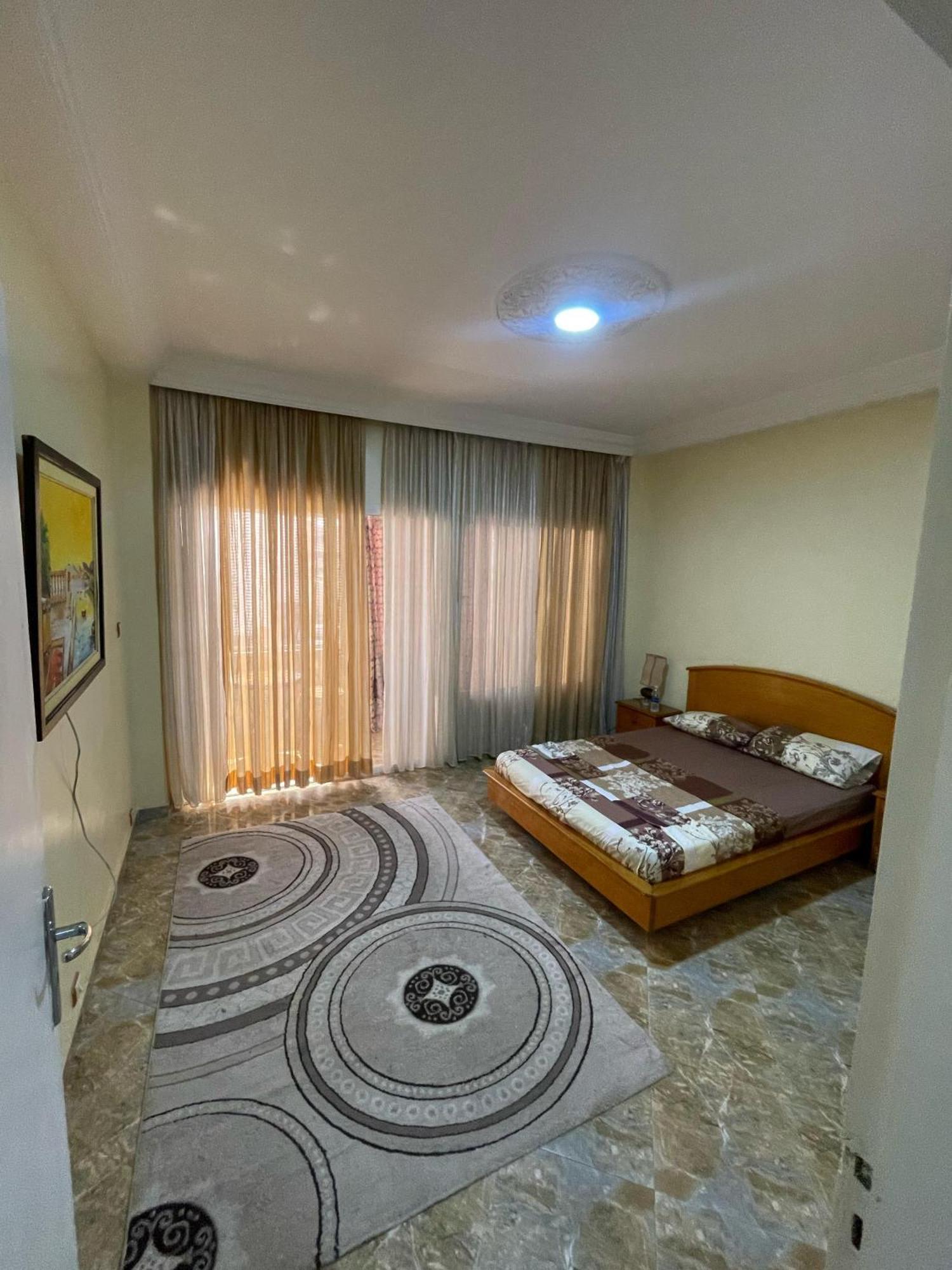 Private 2 Bedroom Traditional Apartment 10 Min Walk To Beach Apartment