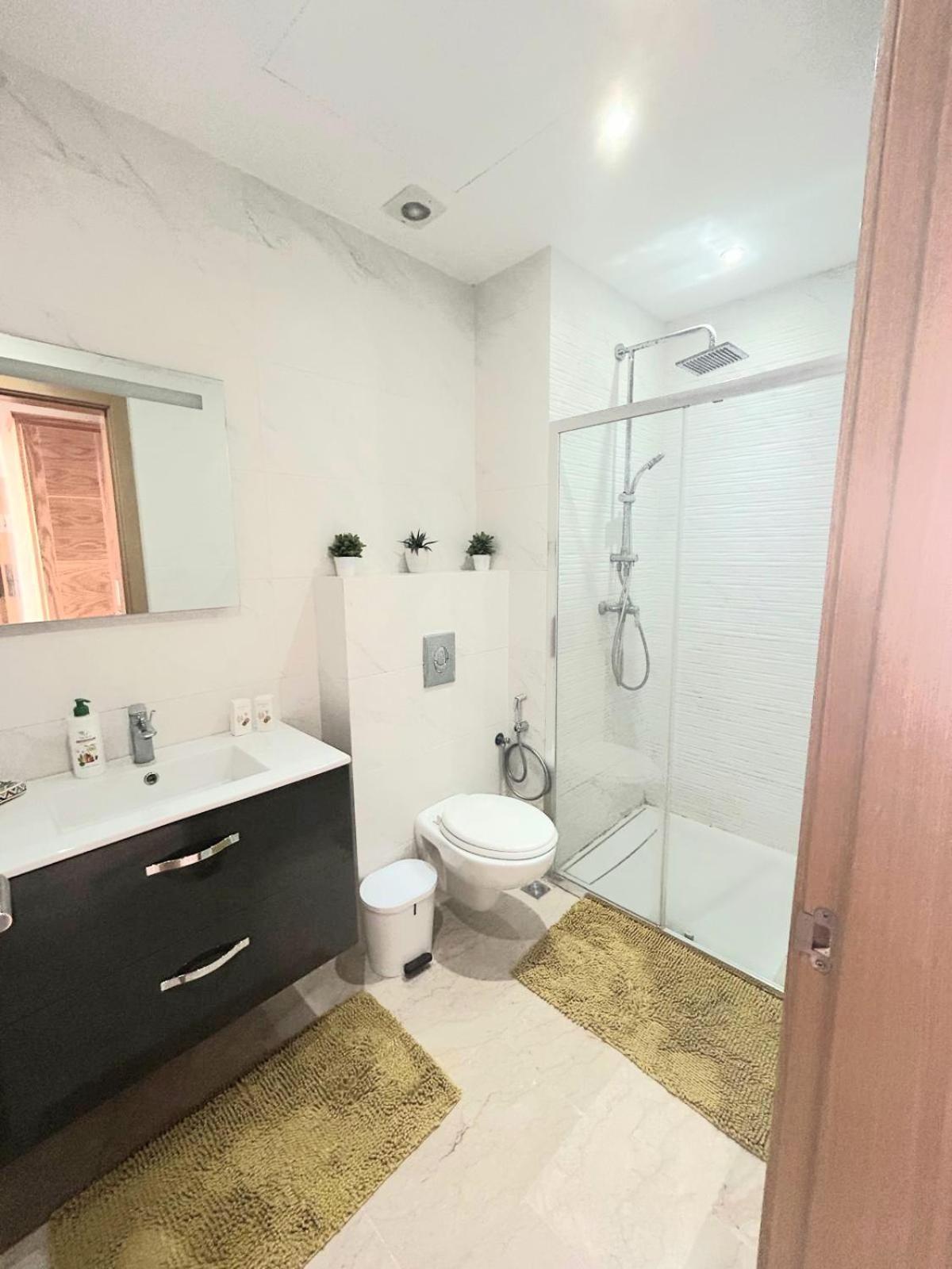 Bay - Luxurious Close To Corniche And A Lot Of Restaurants And Stores *