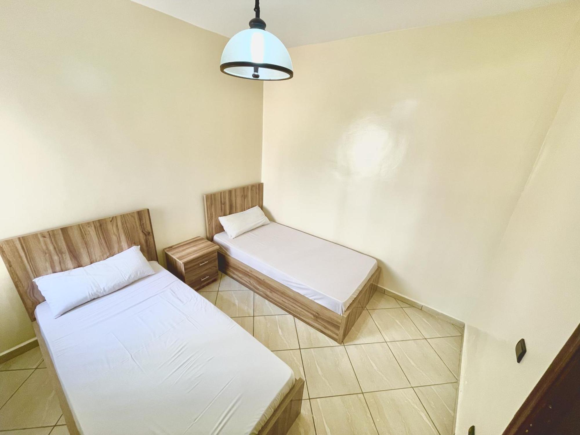 Economical In The Center, Suitable For Travelers Who Don't Want To Spend Too Much Money, Only 2 Minutes From Shops And Restaurants *