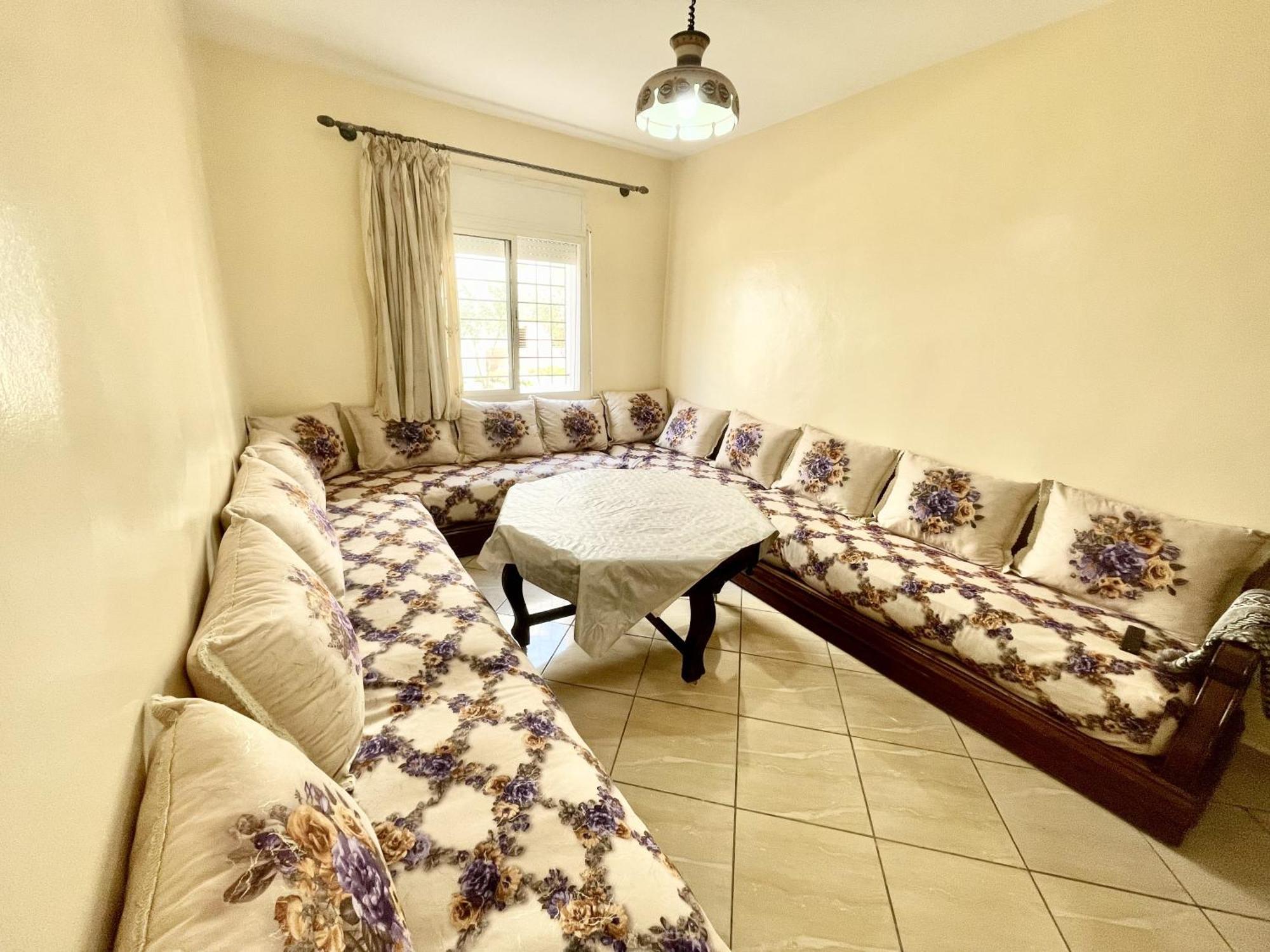 Economical In The Center, Suitable For Travelers Who Don't Want To Spend Too Much Money, Only 2 Minutes From Shops And Restaurants Apartment *