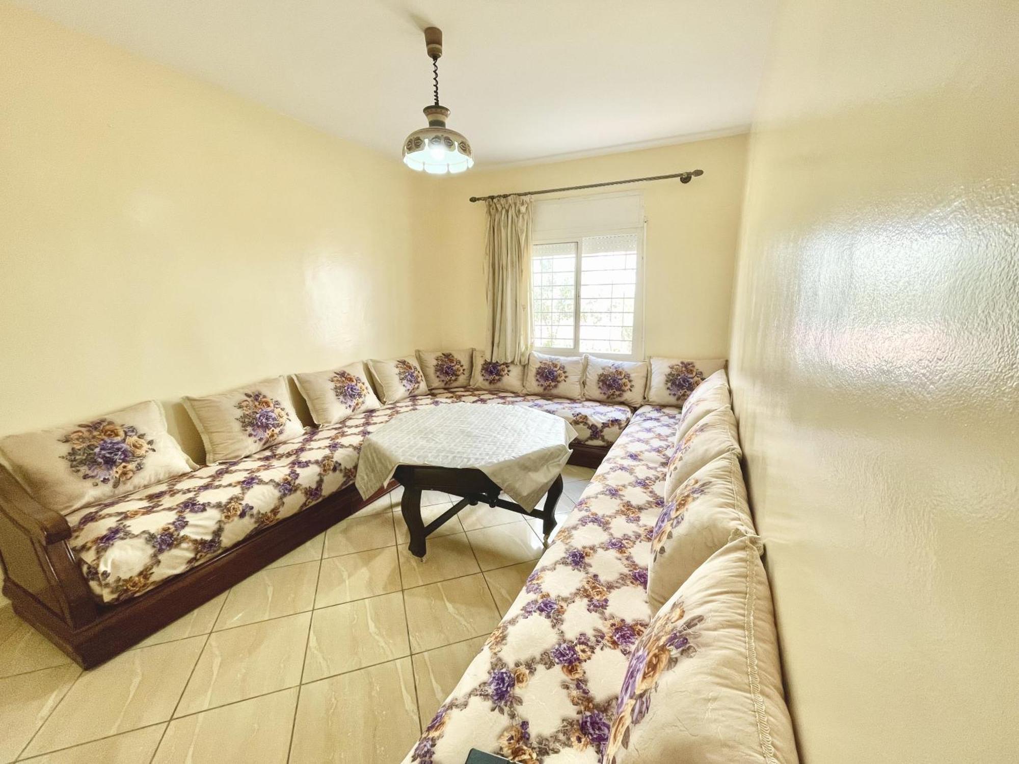 Apartment Economical In The Center, Suitable For Travelers Who Don't Want To Spend Too Much Money, Only 2 Minutes From Shops And Restaurants *