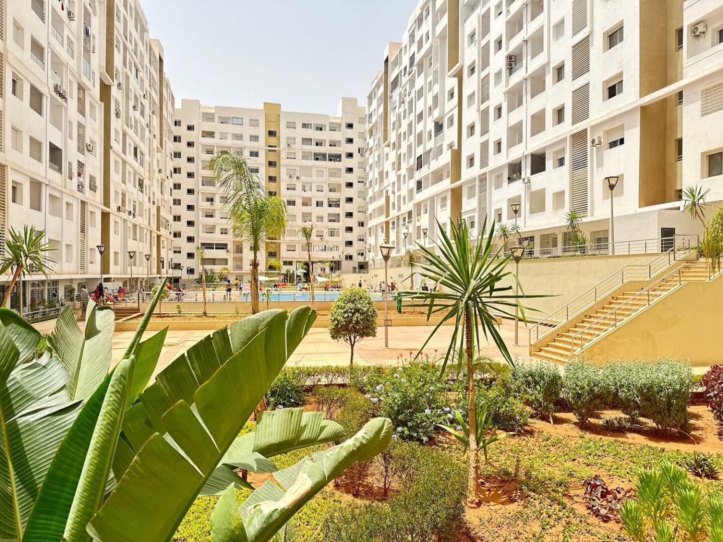 Apartment Your Ideal Pool Access Airport Service Self Check-in & Pristine Comfort *