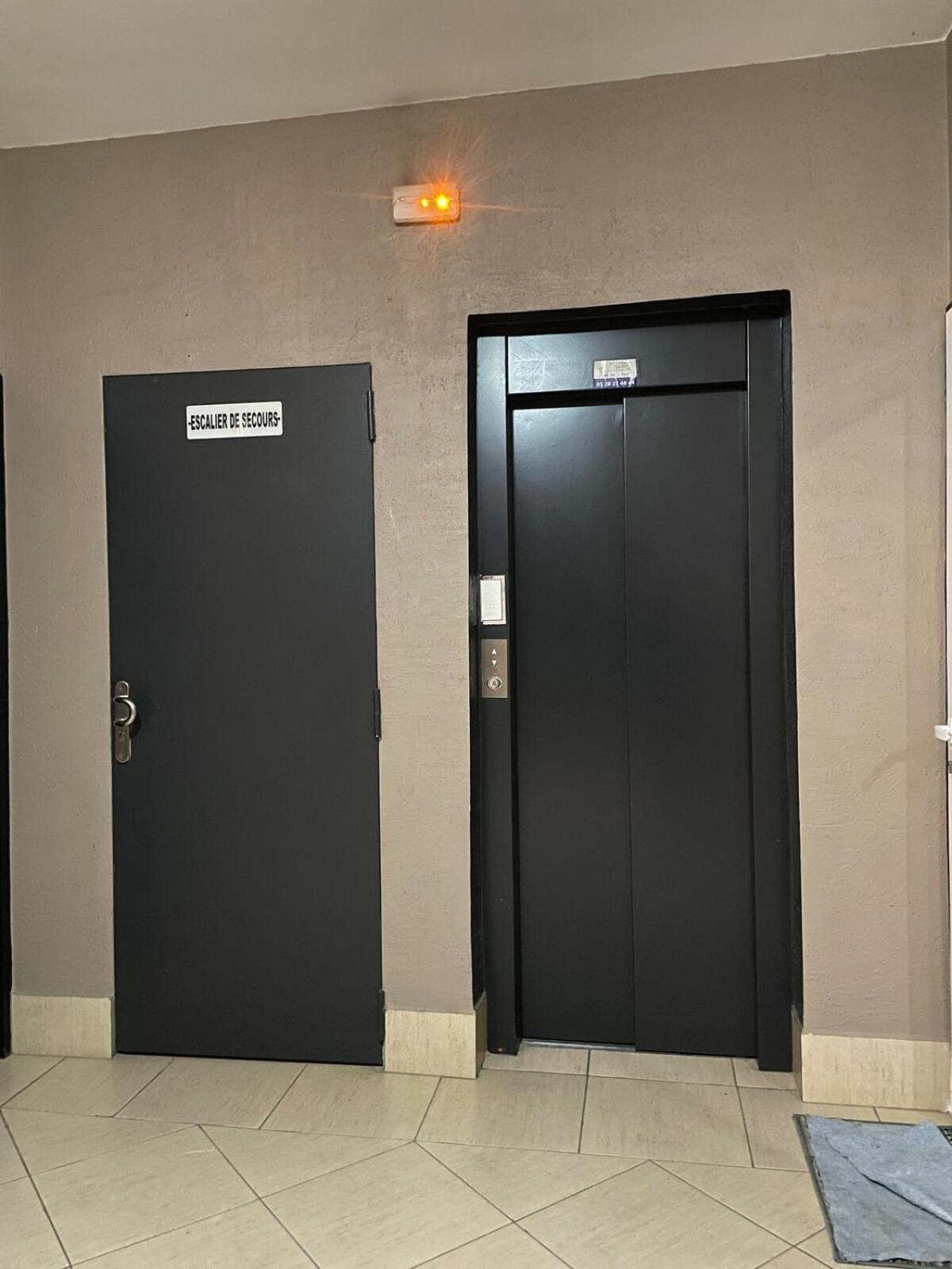 Cozy Apartment, In Secure