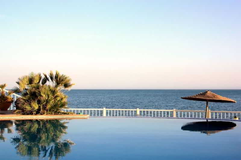 La Source Hotel *