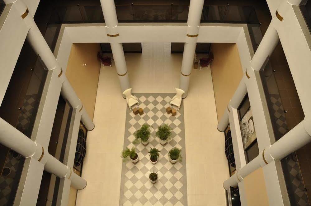 La Hotel