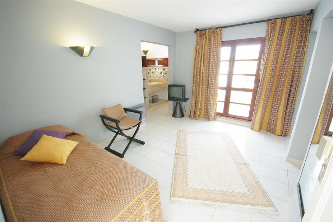 El Pueblo Tamlelt Hotel 3*