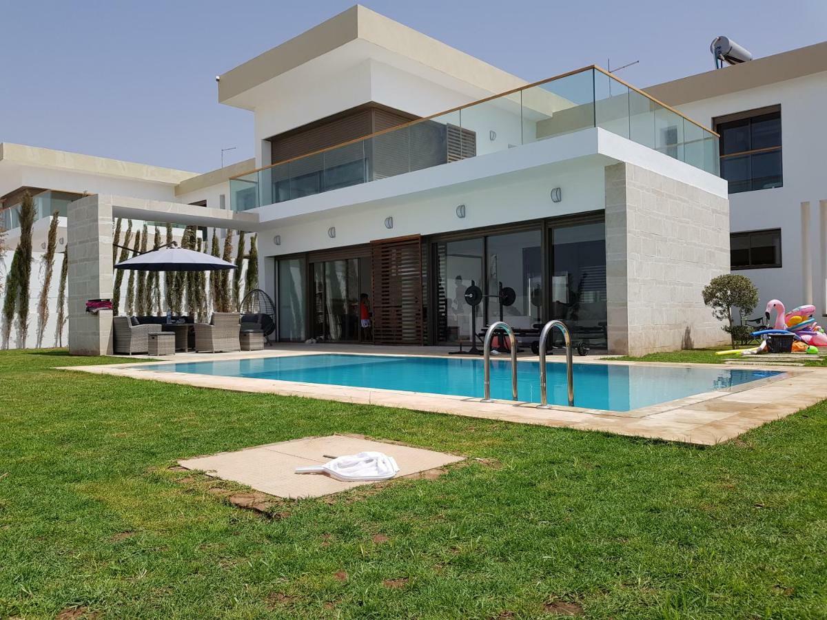 Avec Piscine