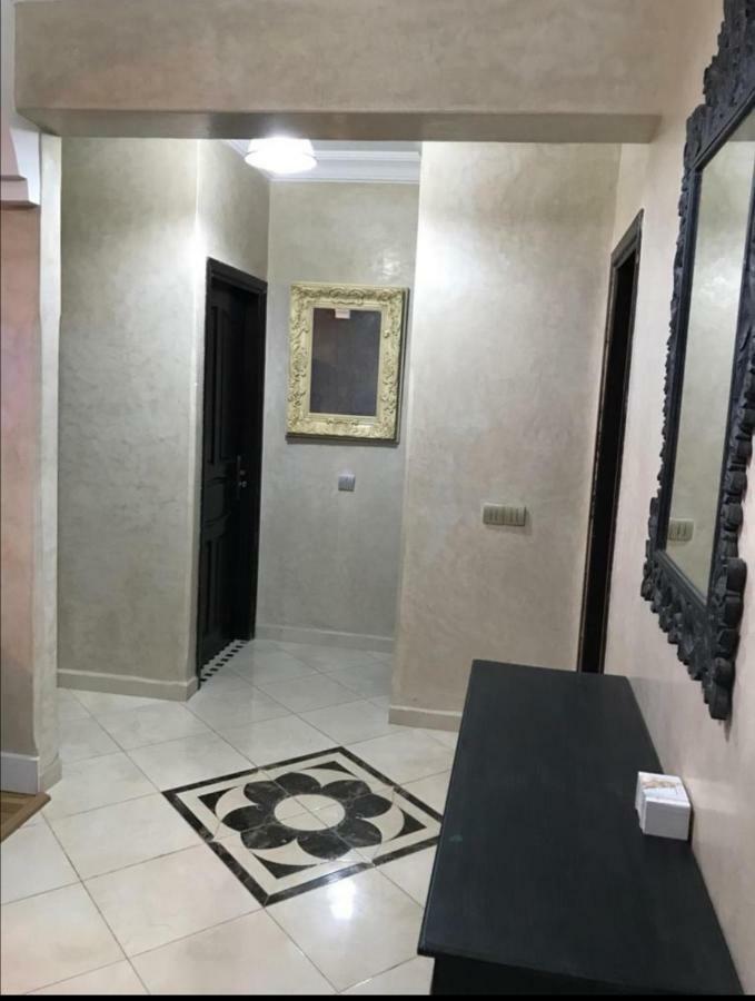 Apartment H3 *