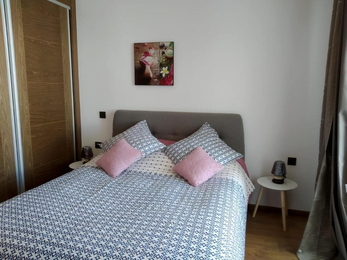 Tres Standing Piscine, + Netflix Apartment