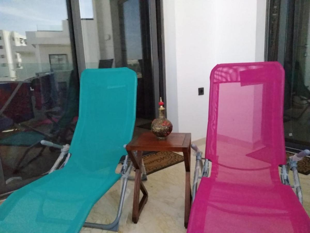 Tres Standing Piscine, + Netflix Apartment