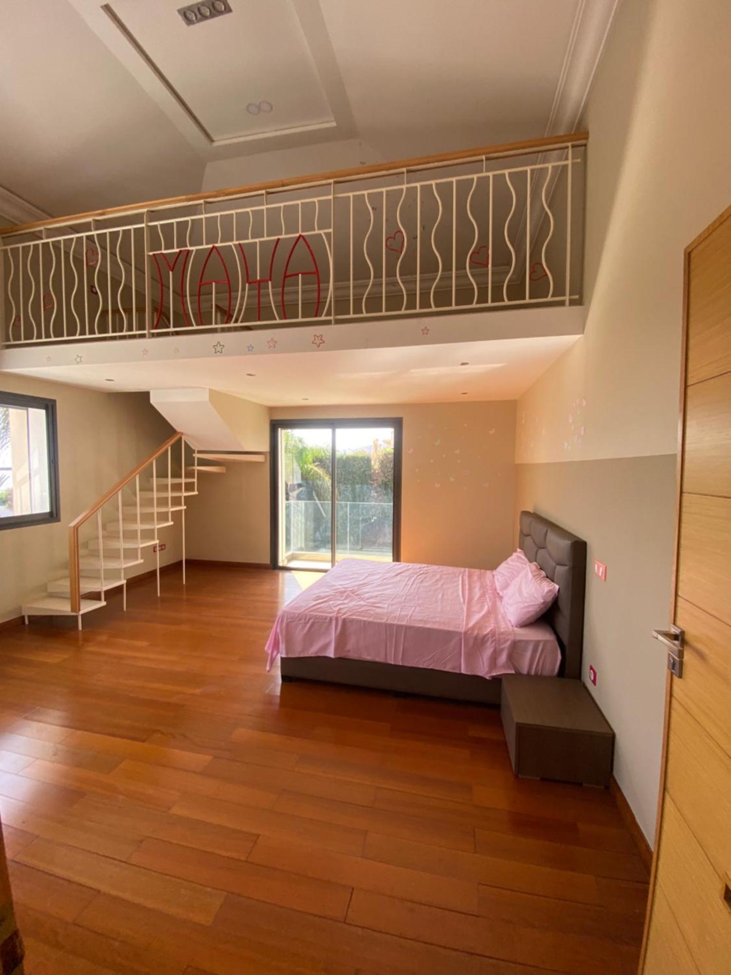 Villa Luxurious With 5 Bedrooms In