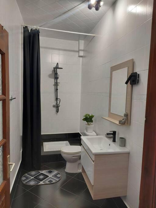 Casa De Lea: Entire Flat Near The