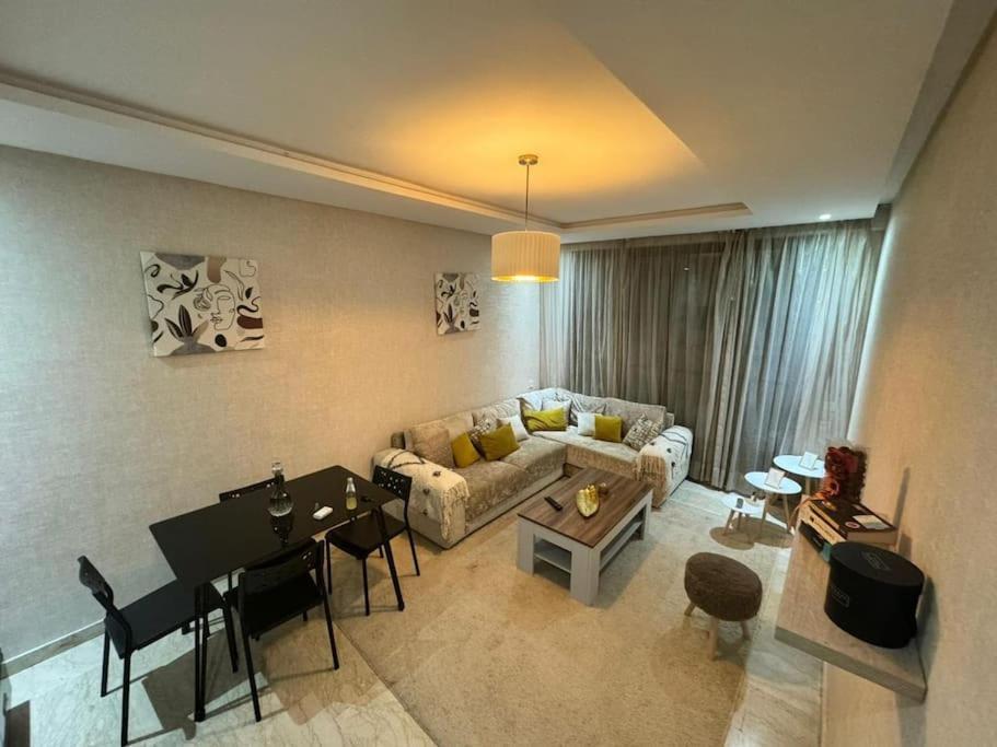 Hamza Apparemment Apartment