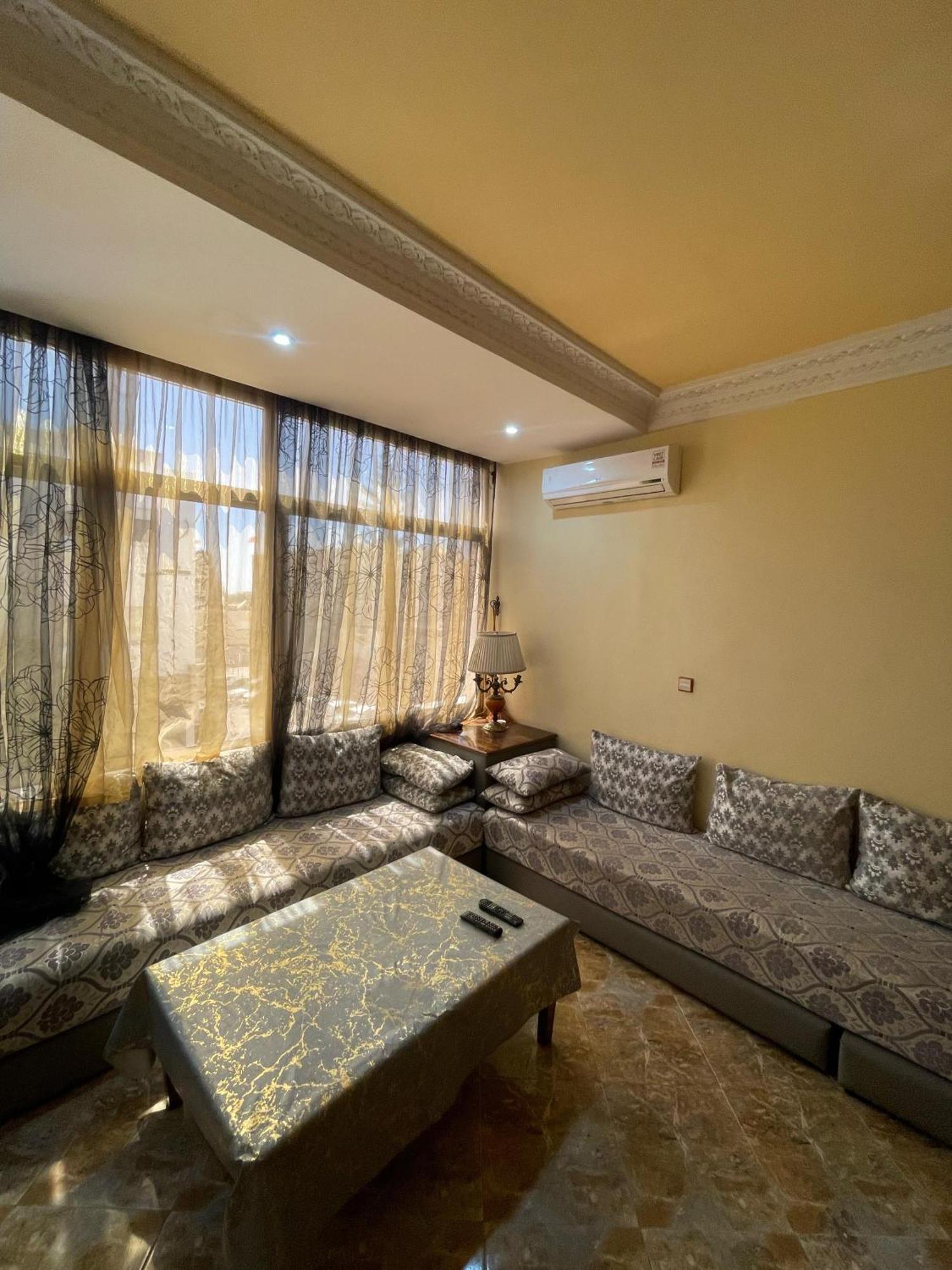 Apartment Private 2 Bedroom Traditional Apartment 10 Min Walk To Beach