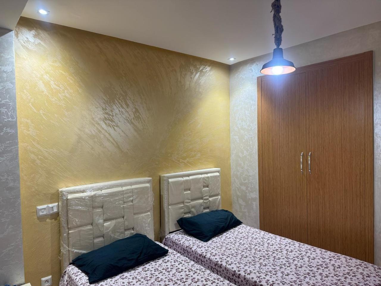 Poolside Comfort , Balcony View , Near Marina & Souk El Had Apartment *