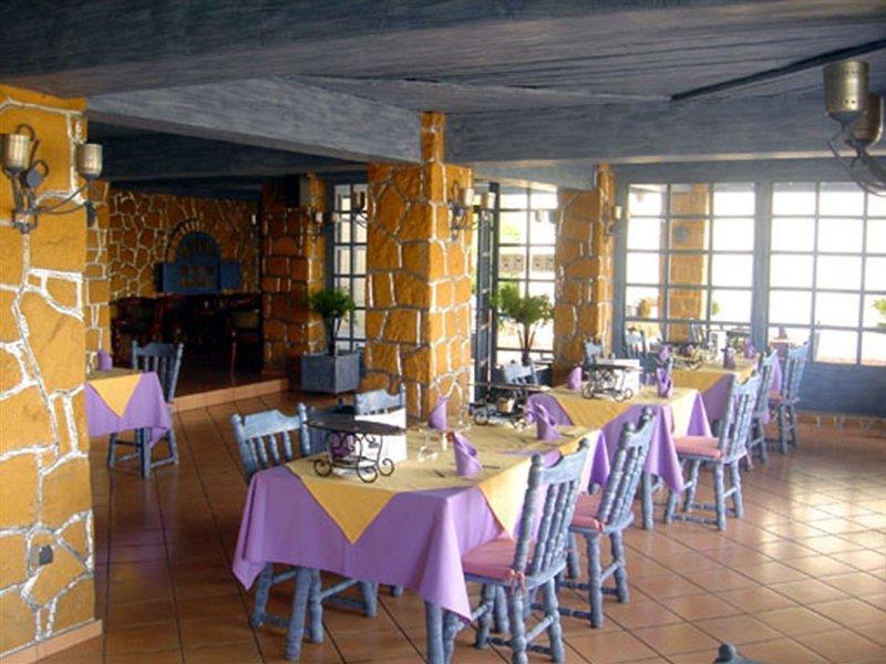 Anezi Aparthotel 3*