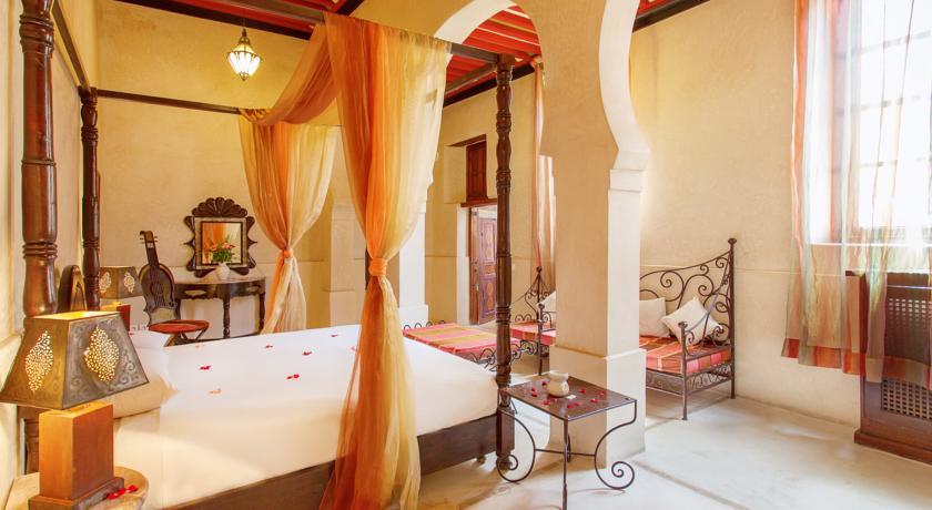 Anezi Aparthotel 3*