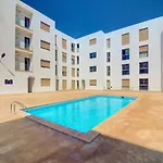 Cosy Central Beach Home With Swimming Pool