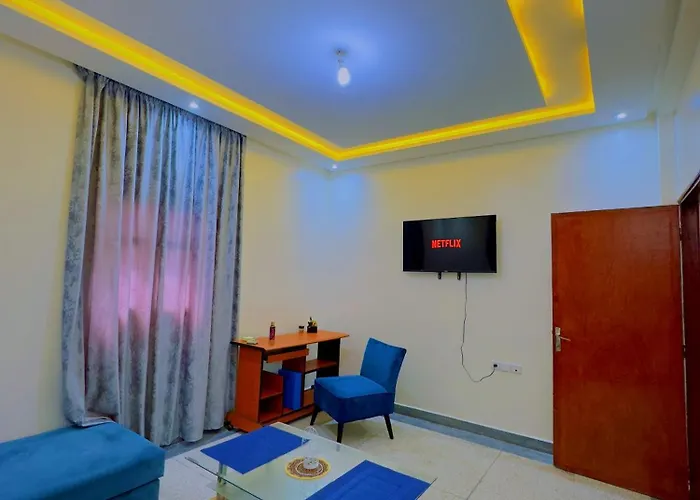 Quiet Central Home Near Beach - High Speed Wifi, Free Parking & Private Entry