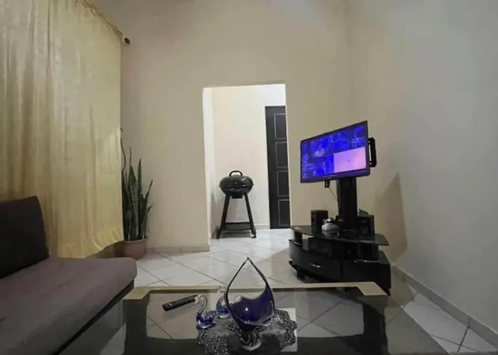 Studio Rez-De-Chaussee Climatisee Au Centre Ville Avec Wifi 5G Et Smart Tv
