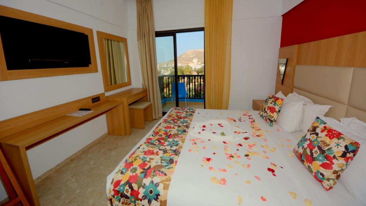 Hotel Oasis &