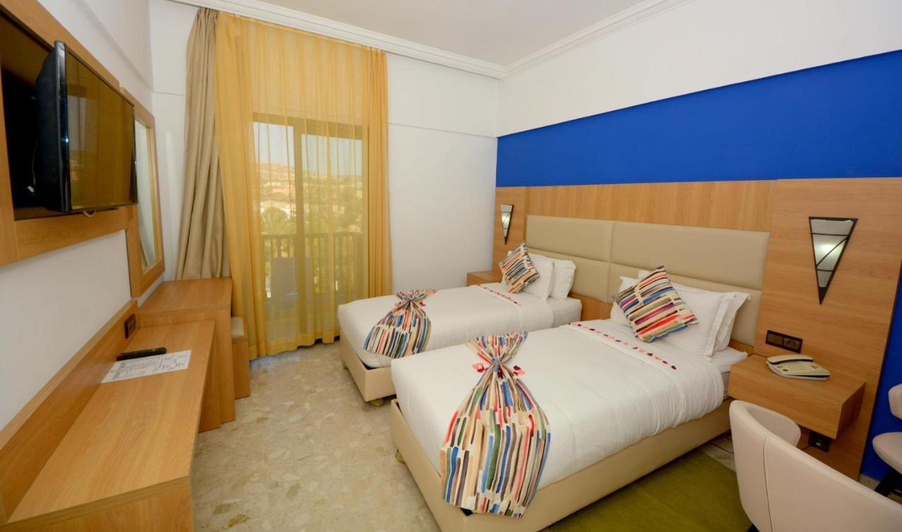 Hotel Oasis & 4*
